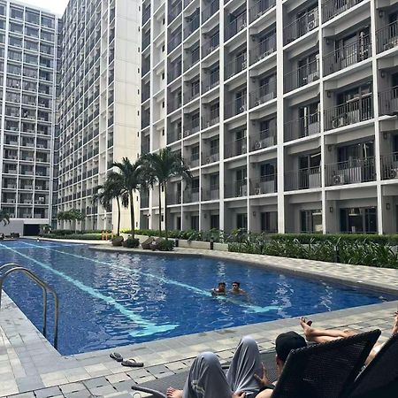 Condo In Pasay With Pool View Exterior photo
