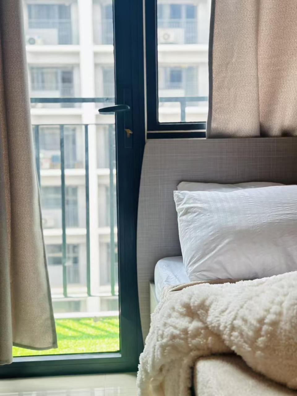 Condo In Pasay With Pool View Exterior photo