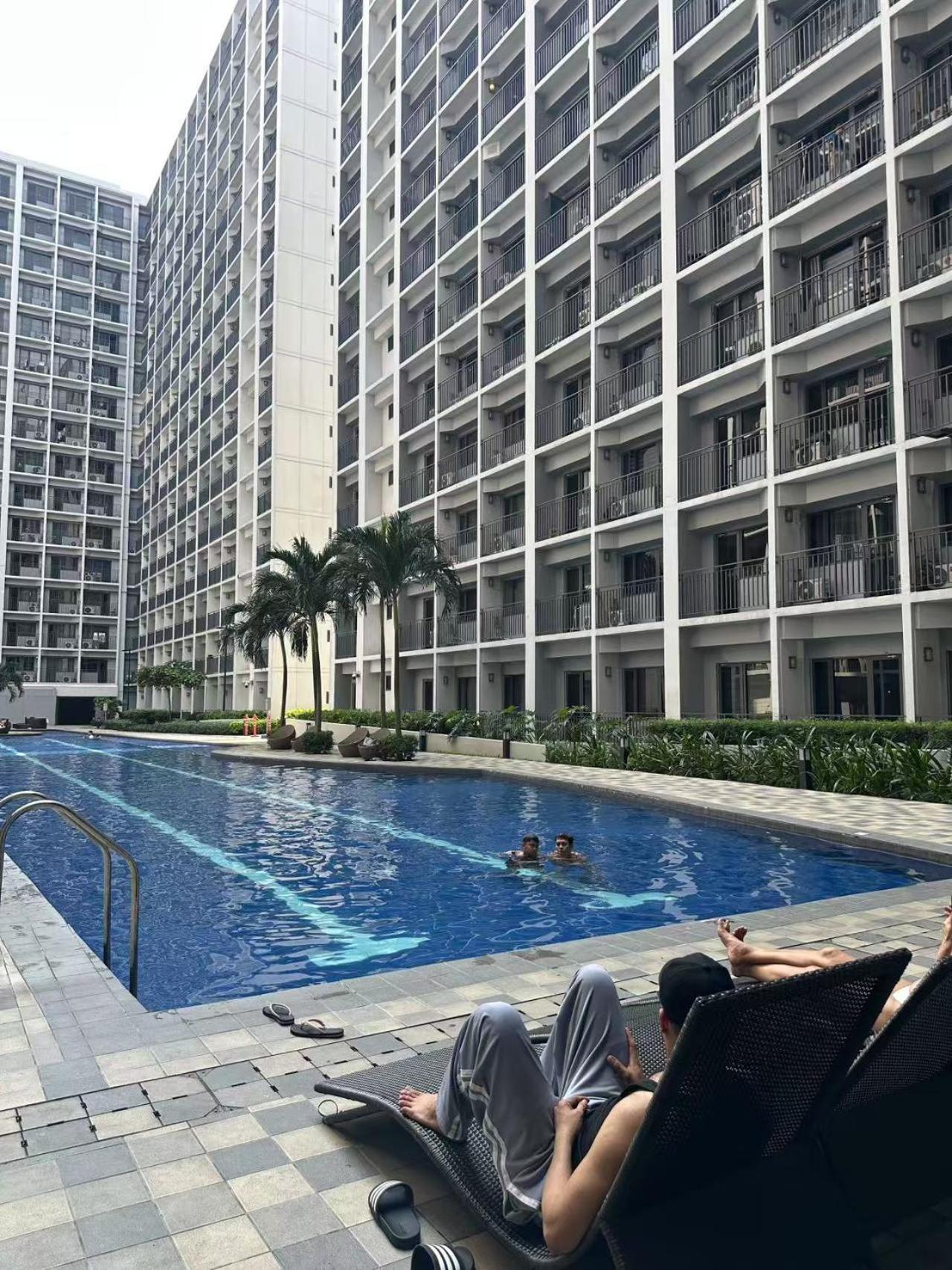 Condo In Pasay With Pool View Exterior photo