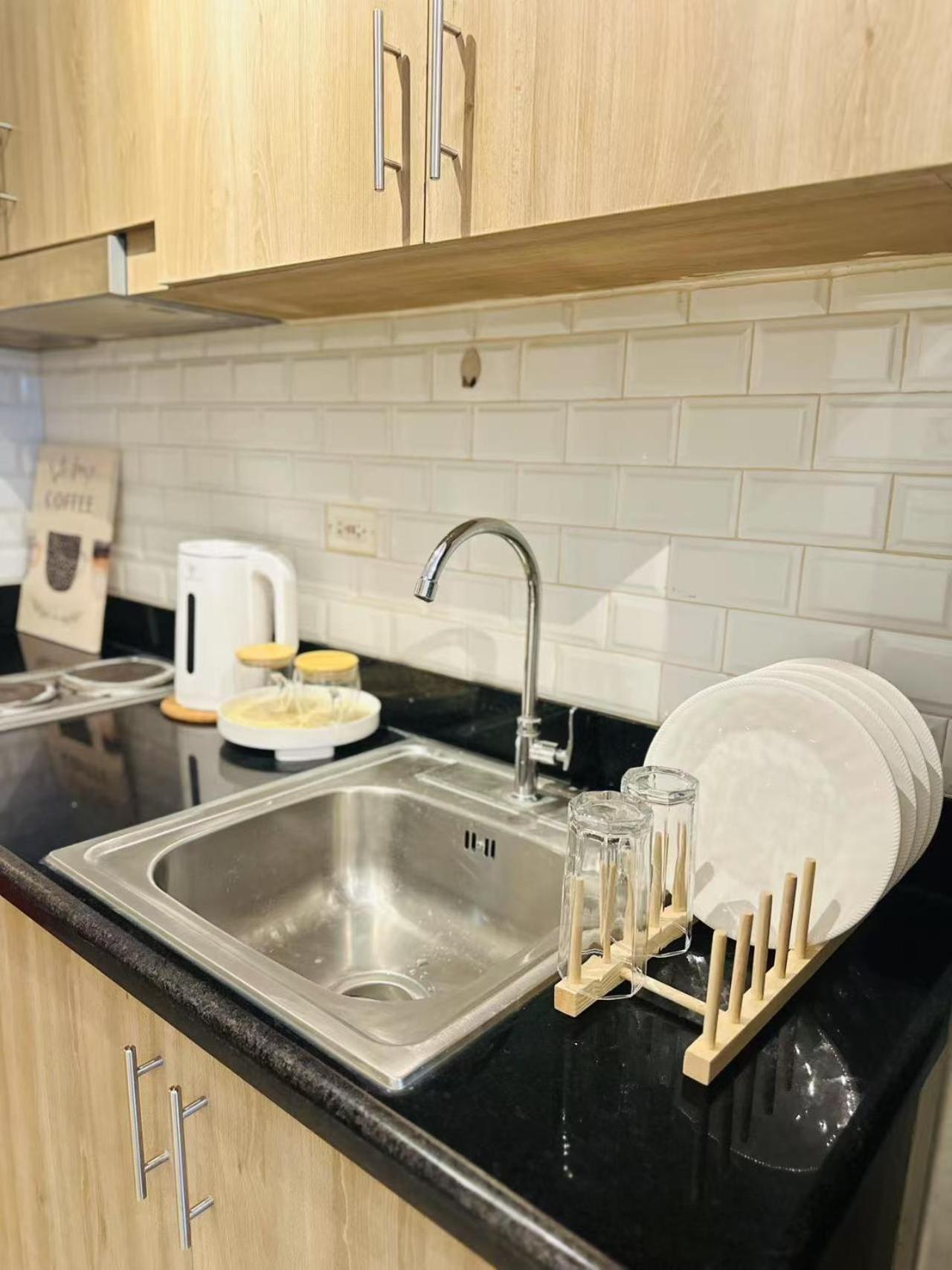 Condo In Pasay With Pool View Exterior photo